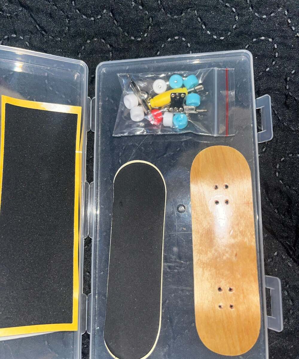 Professional 5Ply Maple Wooden Fingerboard w/ Bearing Wheels and Foam Grip Tape